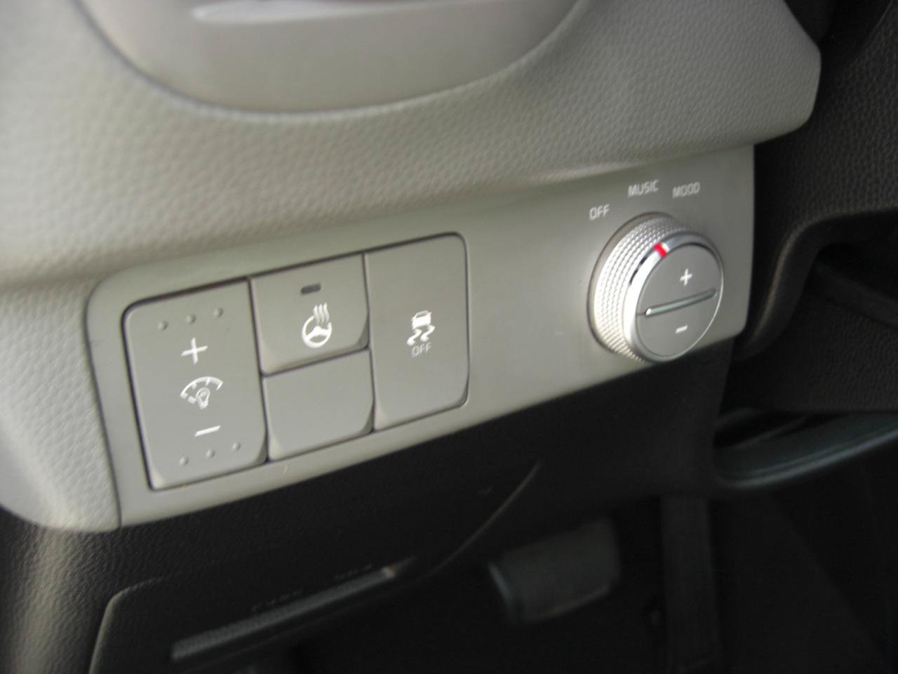 Used 2016 Kia Soul + w/ Primo Package FWD image 12
