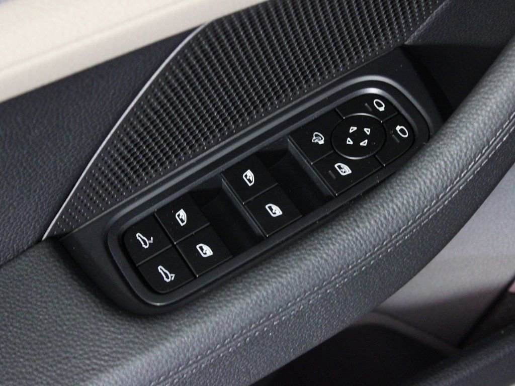 Certified 2026 Porsche Panamera 4 image 15