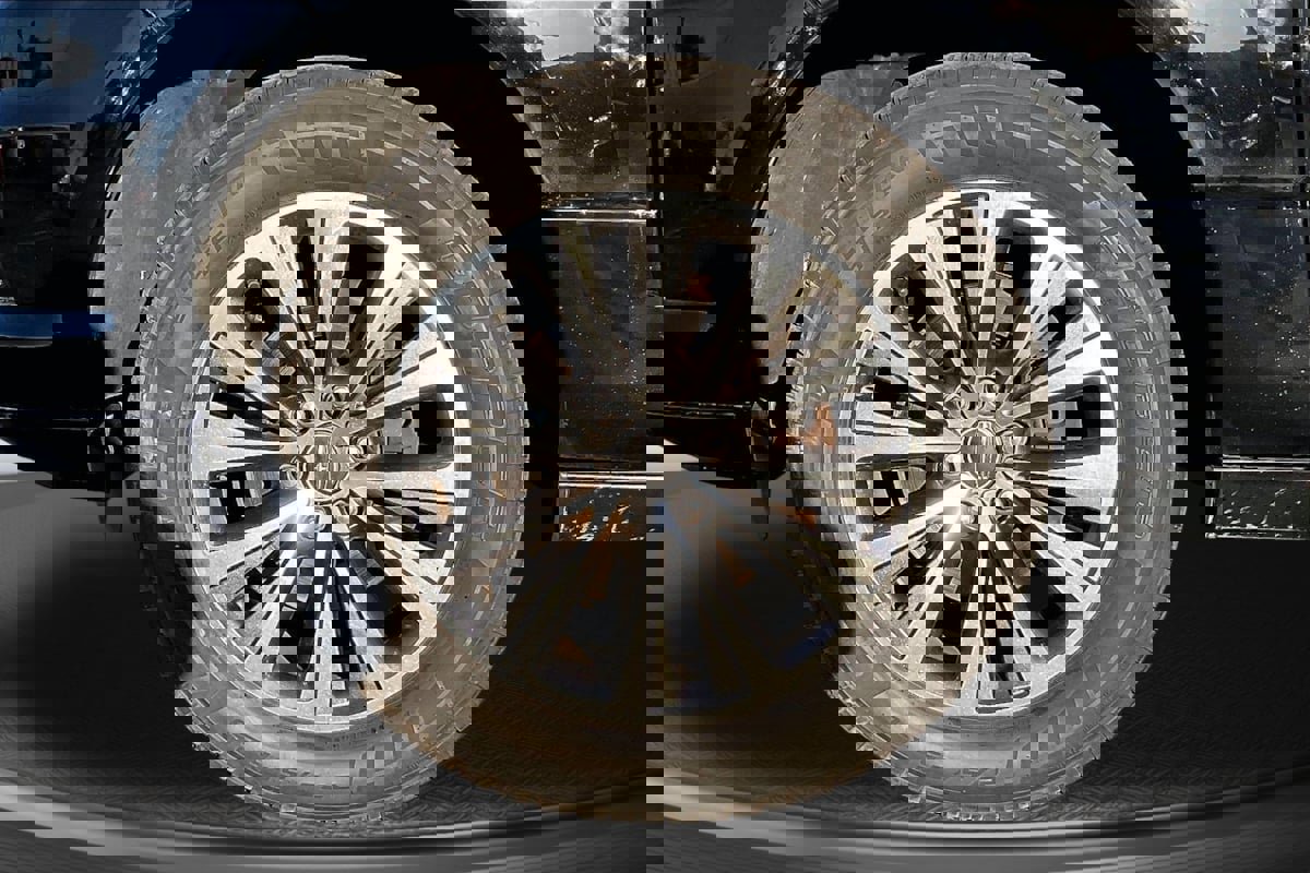 Used 2016 Lincoln Navigator Select image 9