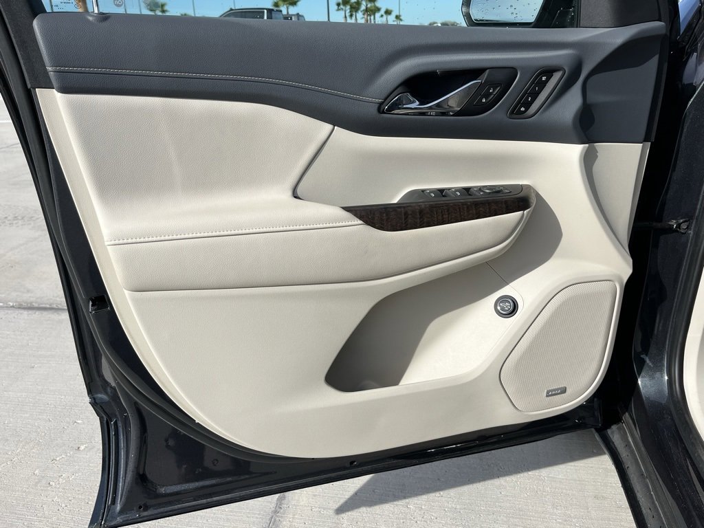 Used 2021 GMC Acadia Denali w/ Denali Technology Package image 16