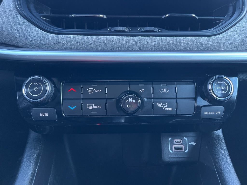 Used 2023 Jeep Compass Latitude image 18