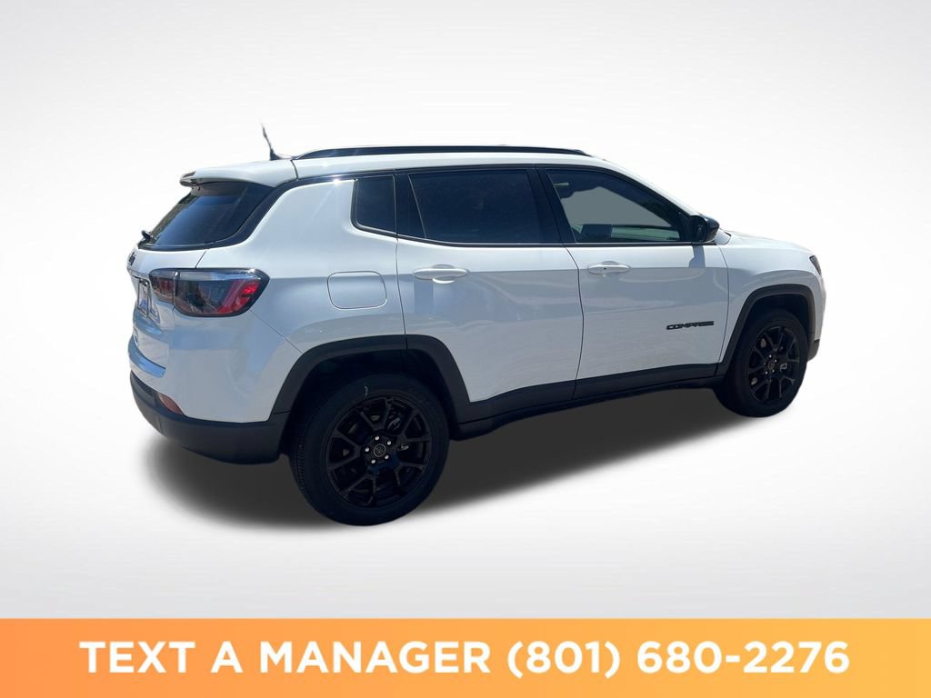 Used 2025 Jeep Compass Latitude w/ Sun & Sound Group AWD/4WD image 5