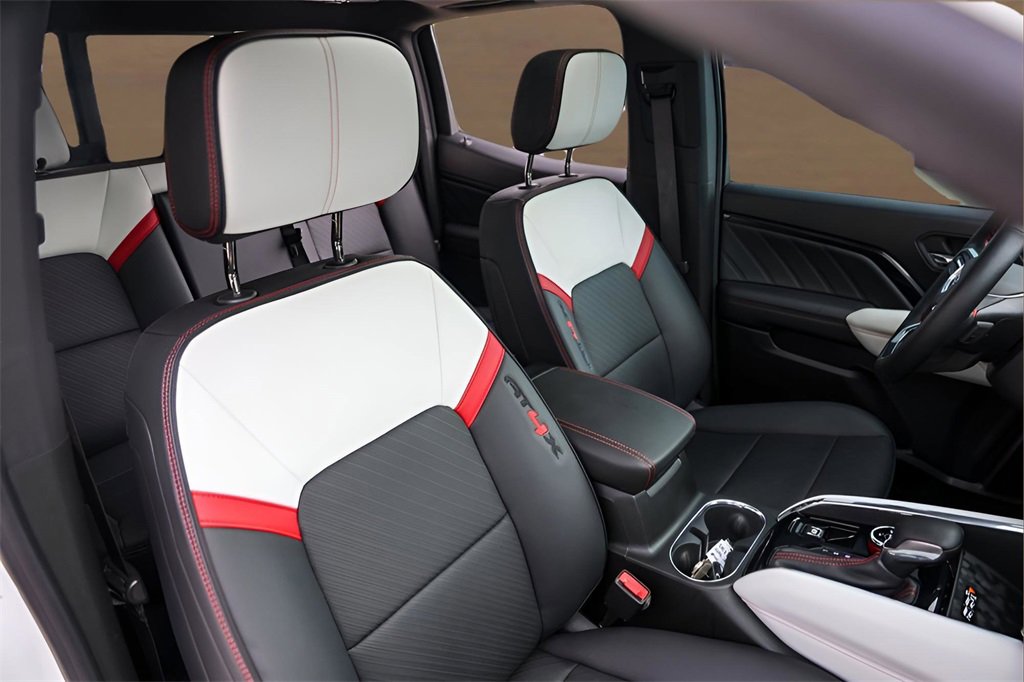 Used 2024 GMC Canyon AT4X image 32