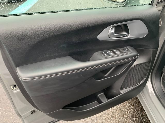 Used 2021 Chrysler Pacifica Touring w/ Cold Weather Group image 20