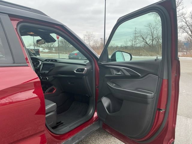 Used 2023 Chevrolet TrailBlazer RS w/ Sun and Liftgate Package image 16