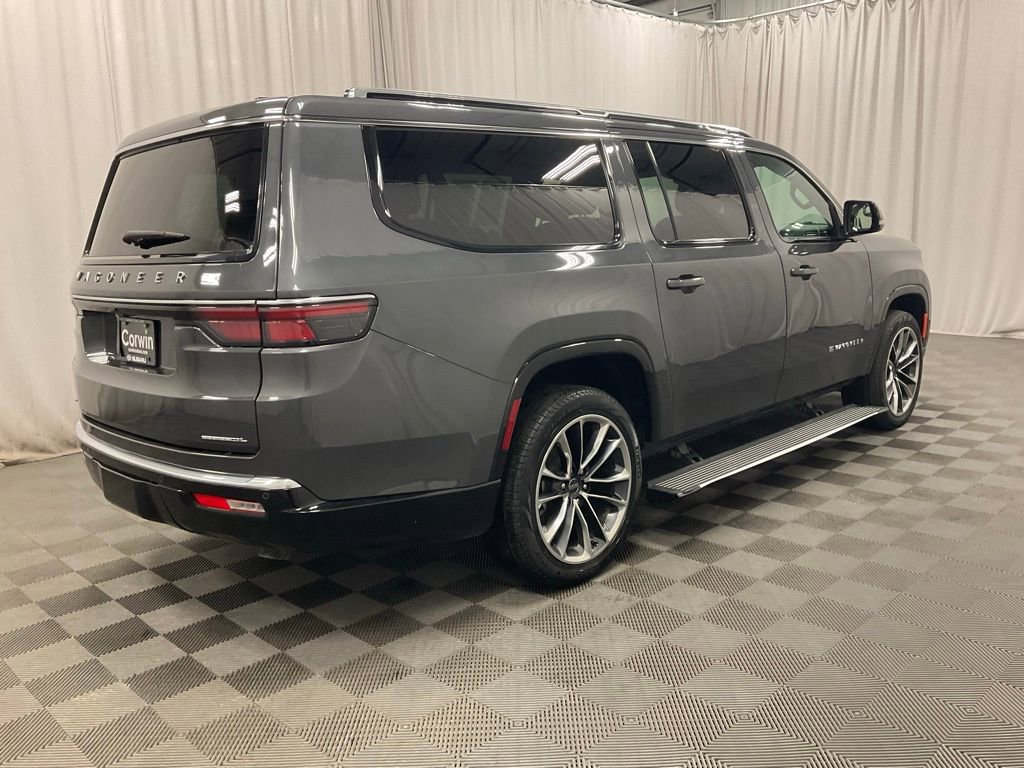 Used 2023 Jeep Wagoneer L Series III w/ Premium Group I image 2