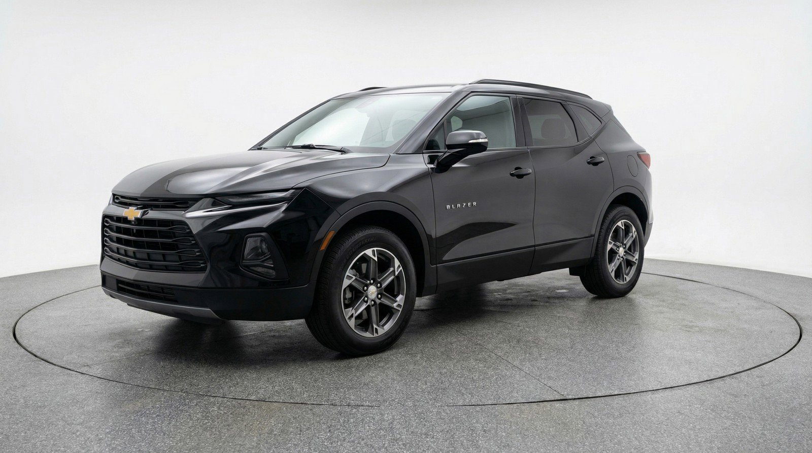 Used 2025 Chevrolet Blazer LT image 3