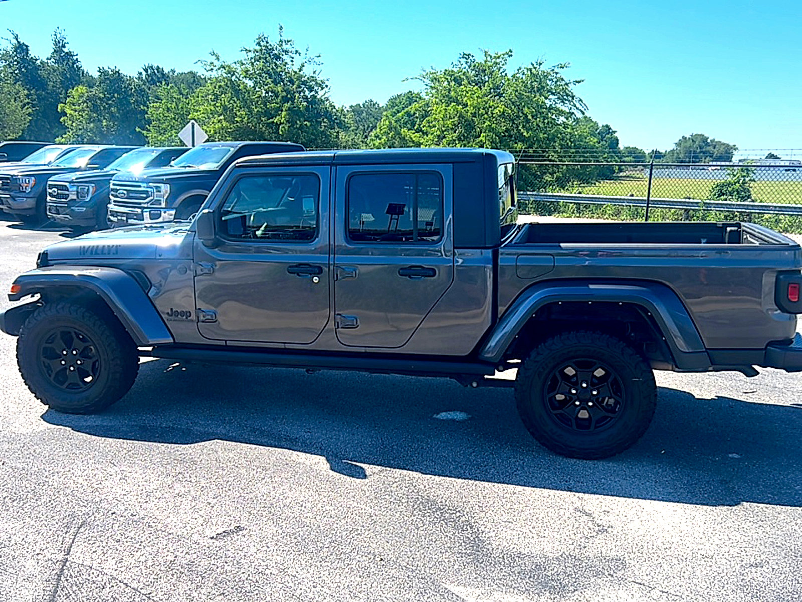 Used 2022 Jeep Gladiator Sport AWD/4WD image 7