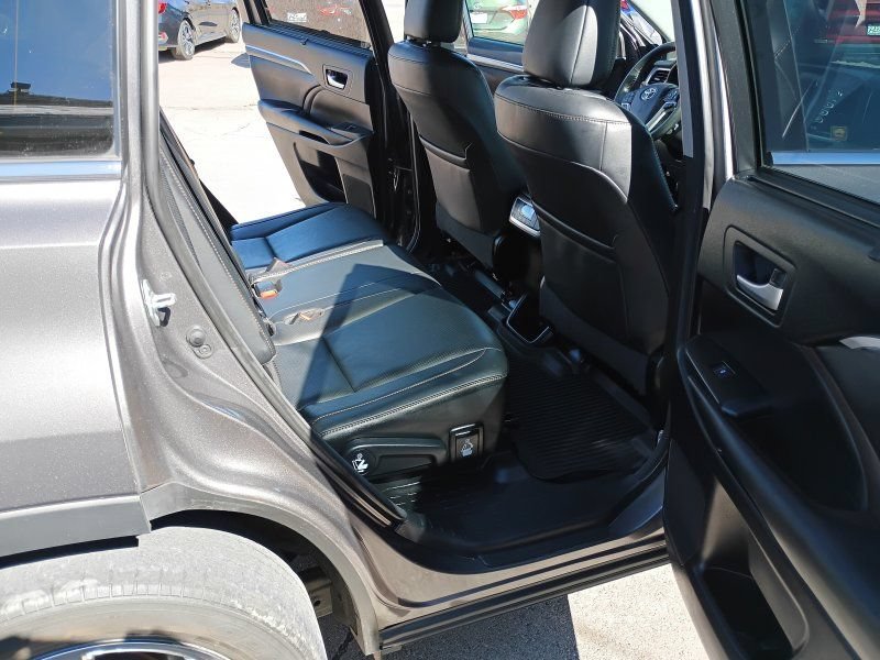 Used 2018 Toyota Highlander Limited AWD/4WD image 24