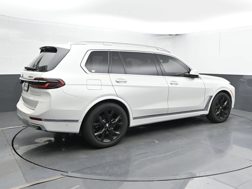 Used 2023 BMW X7 xDrive40i AWD/4WD image 2