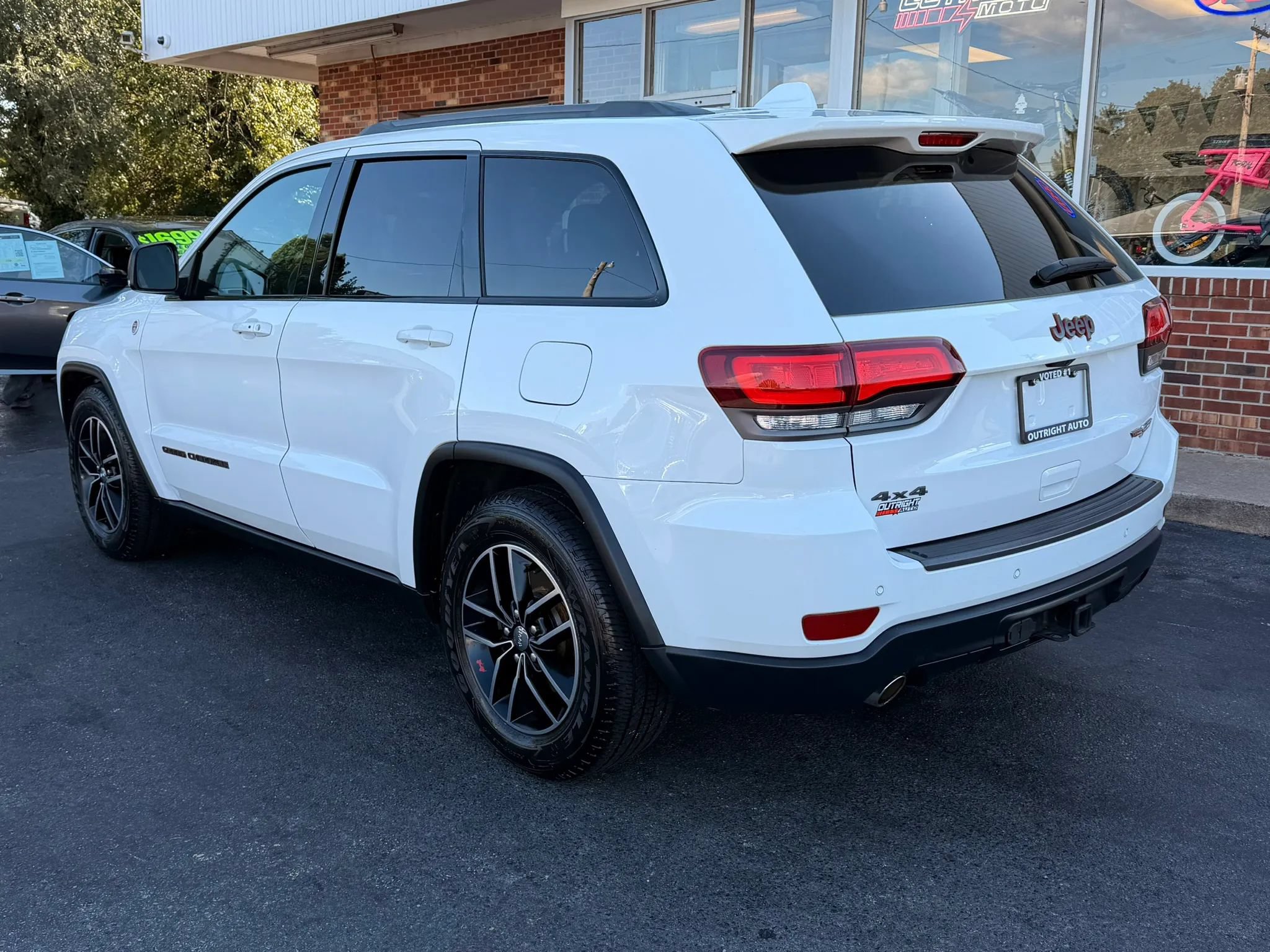 Used 2018 Jeep Grand Cherokee Trailhawk AWD/4WD image 2