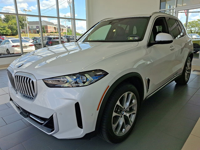 Certified 2024 BMW X5 xDrive40i w/ Premium Package image 3