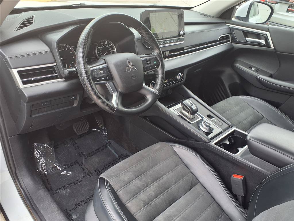 Used 2024 Mitsubishi Outlander SE AWD/4WD image 16