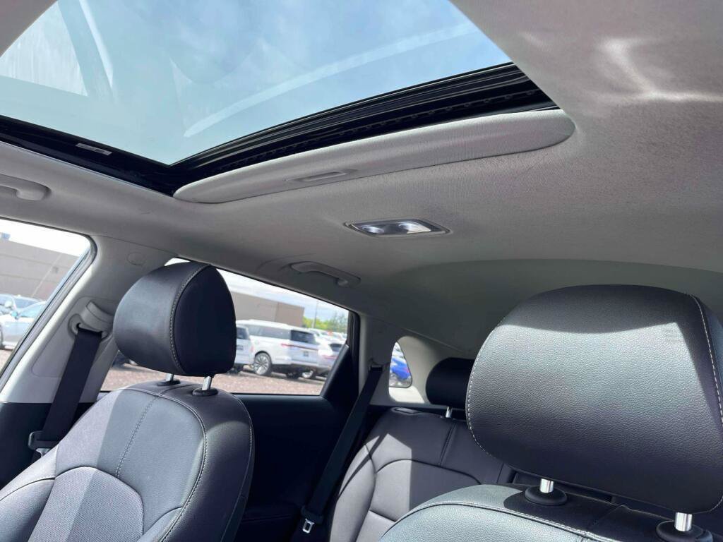 Used 2022 Kia Niro Touring Special Edition FWD image 5