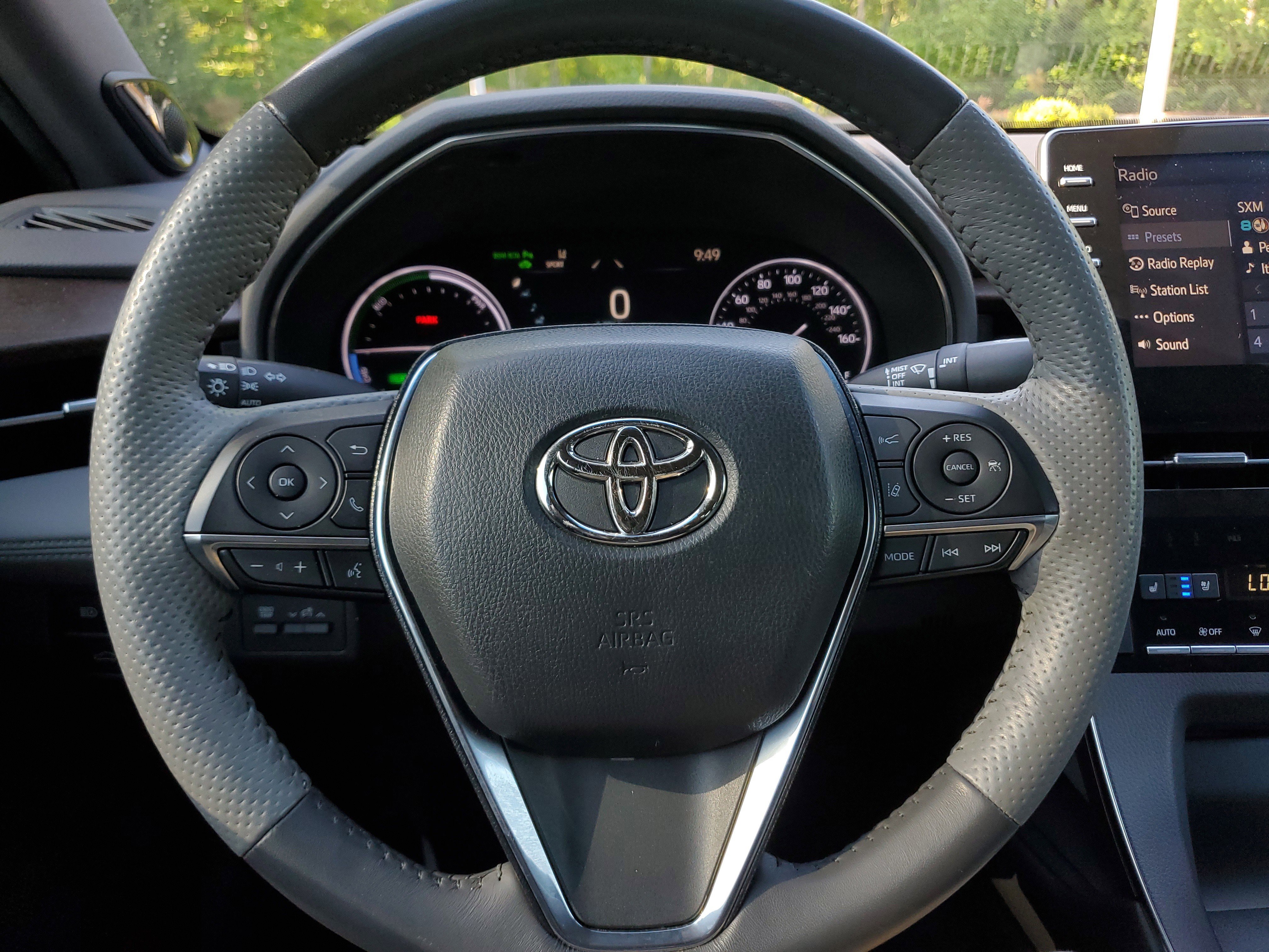 Used 2022 Toyota Avalon Limited FWD image 18