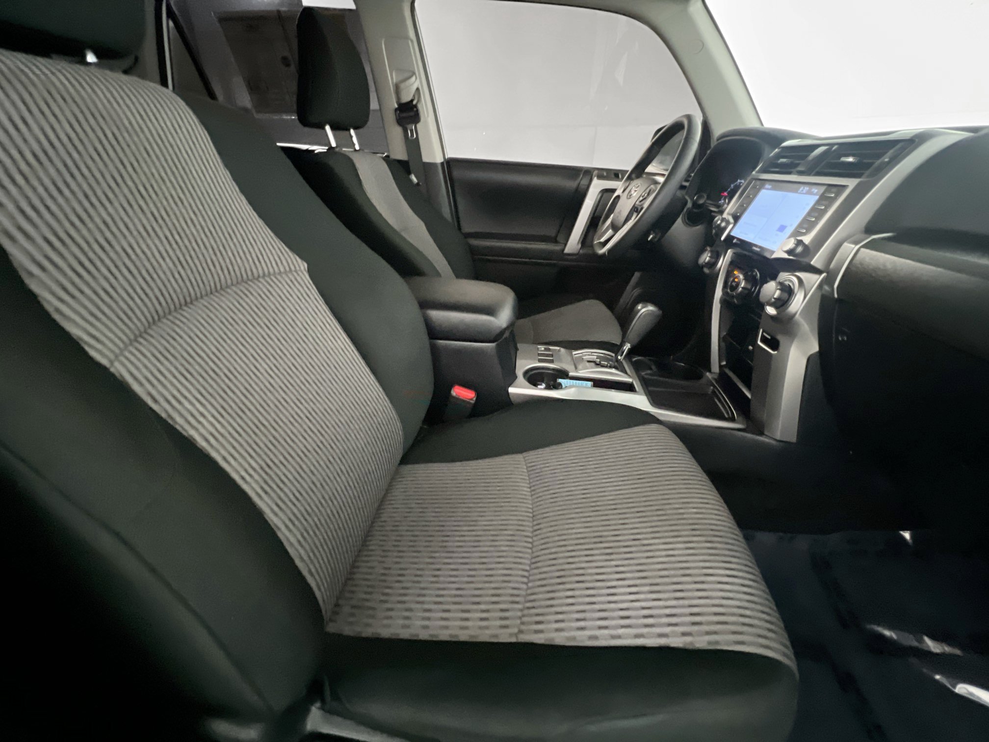 Used 2024 Toyota 4Runner SR5 RWD image 31