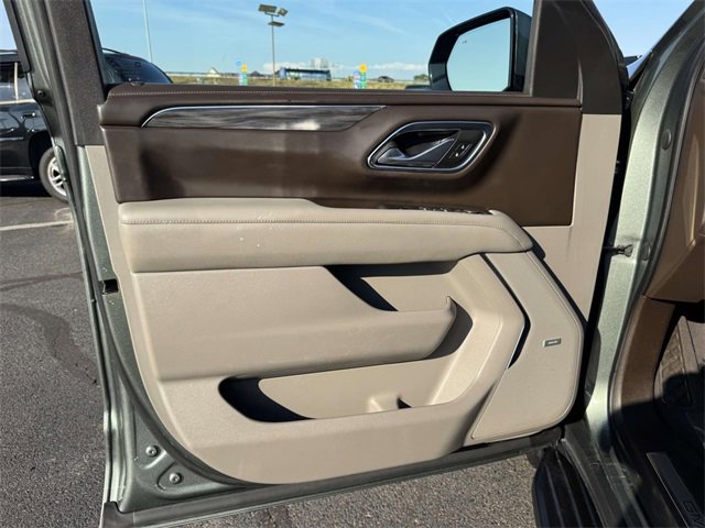 Used 2023 GMC Yukon XL SLT w/ SLT Luxury Package image 14