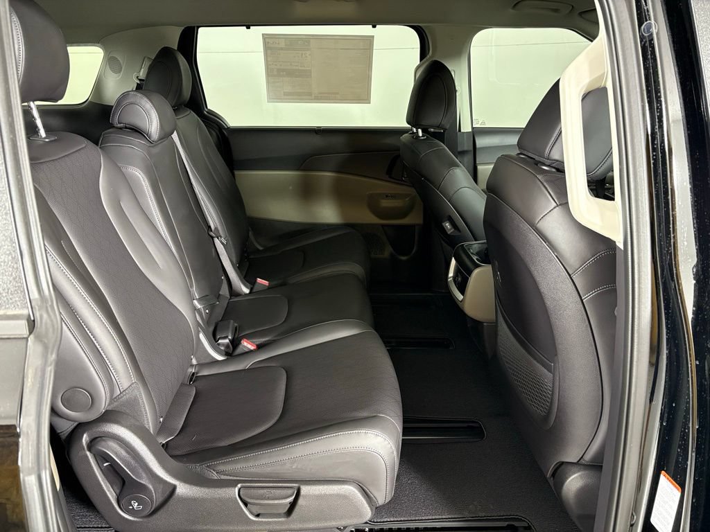 New 2026 Kia Carnival EX FWD image 16