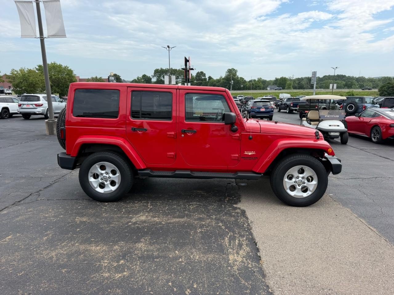 Used 2014 Jeep Wrangler Unlimited Sahara w/ Connectivity Group AWD/4WD image 2