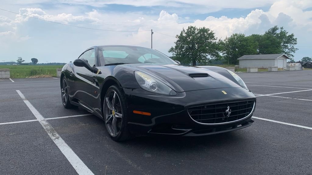 Used 2014 Ferrari California image 3
