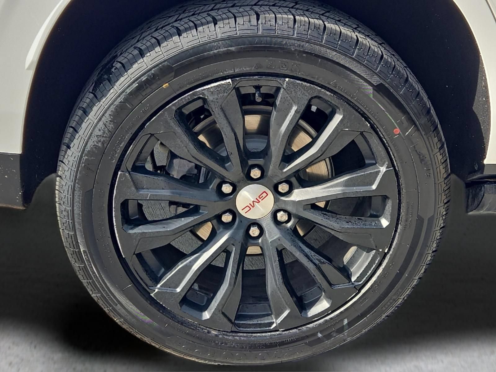 Used 2023 GMC Yukon Denali AWD/4WD image 8