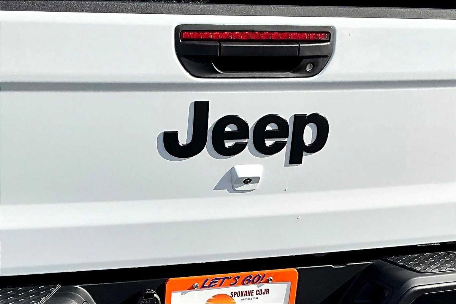 New 2025 Jeep Gladiator Sport image 7