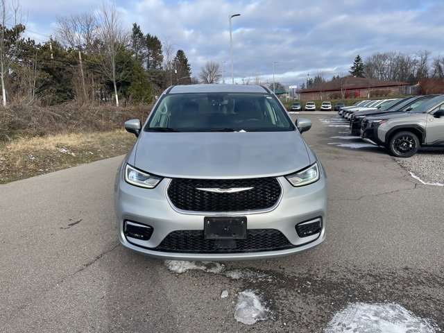 Used 2023 Chrysler Pacifica Touring-L video 2