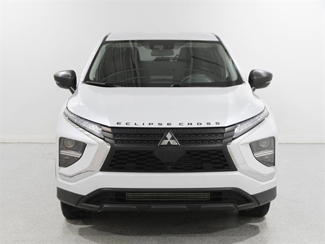 Used 2022 Mitsubishi Eclipse Cross LE image 2