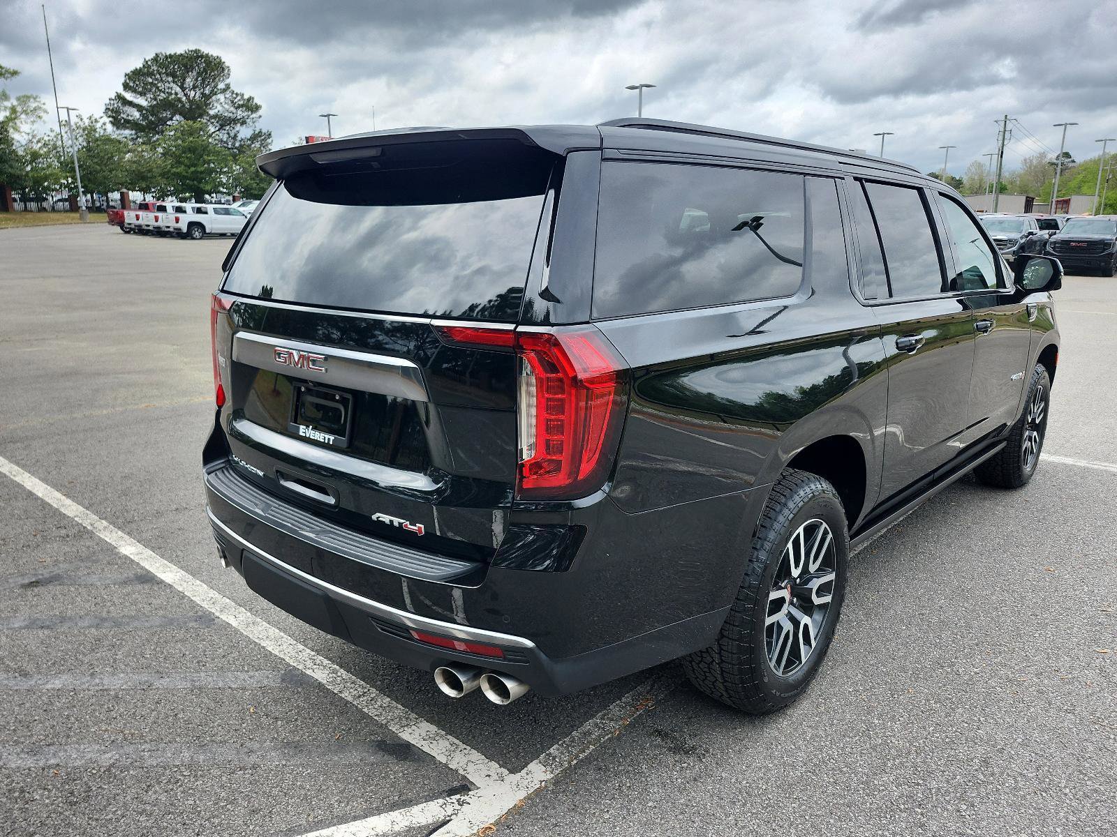 Certified 2024 GMC Yukon XL AT4 w/ AT4 Premium Package AWD/4WD image 3