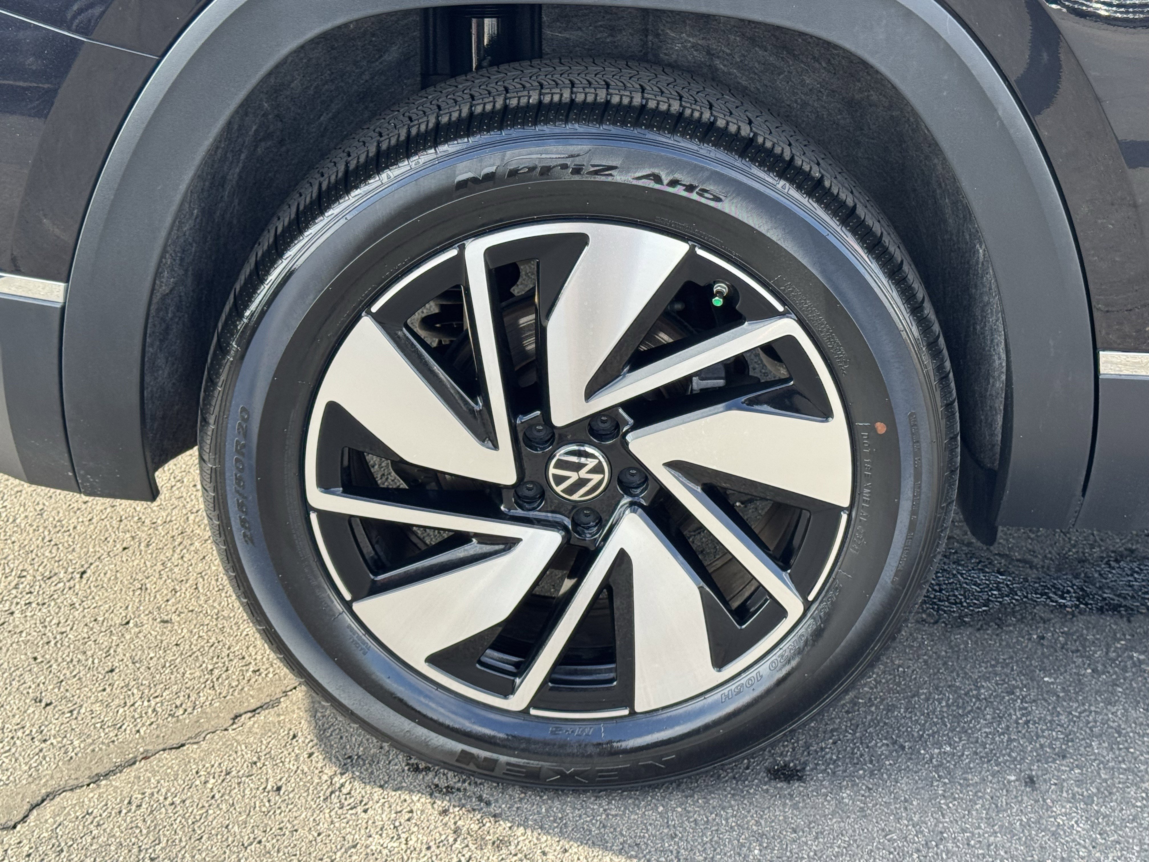 Used 2024 Volkswagen Atlas SEL image 43