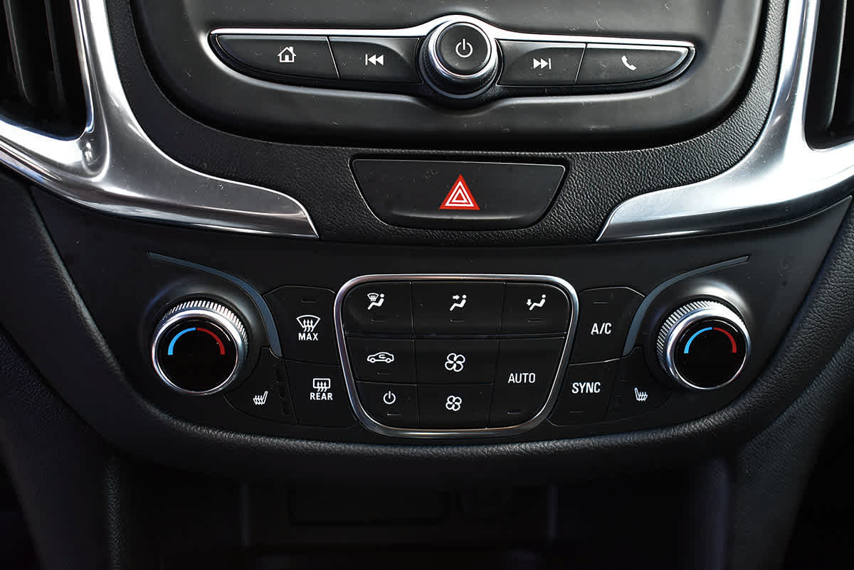 Used 2021 Chevrolet Equinox LT FWD image 19