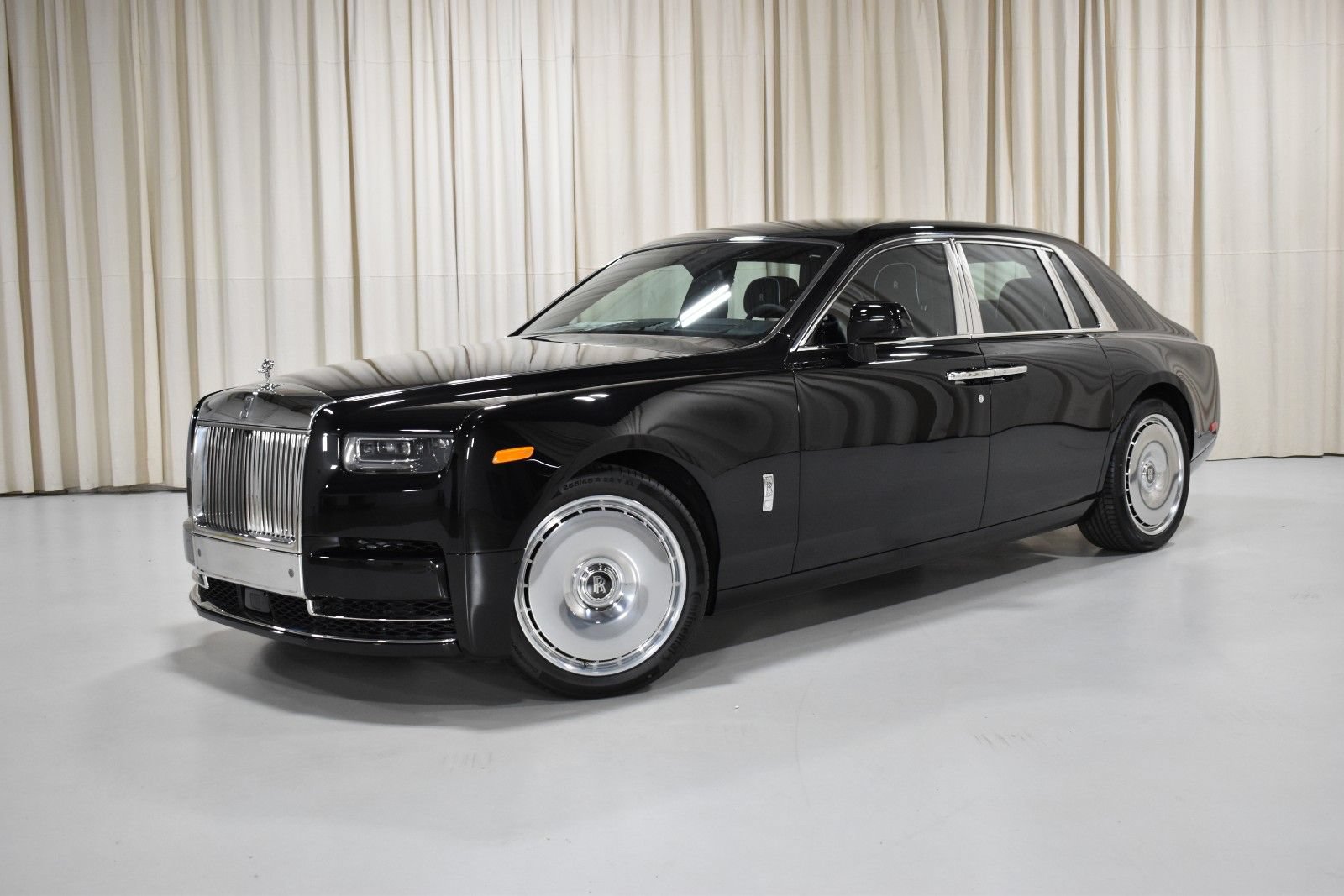 New 2027 Rolls-Royce Phantom Sedan RWD image 1