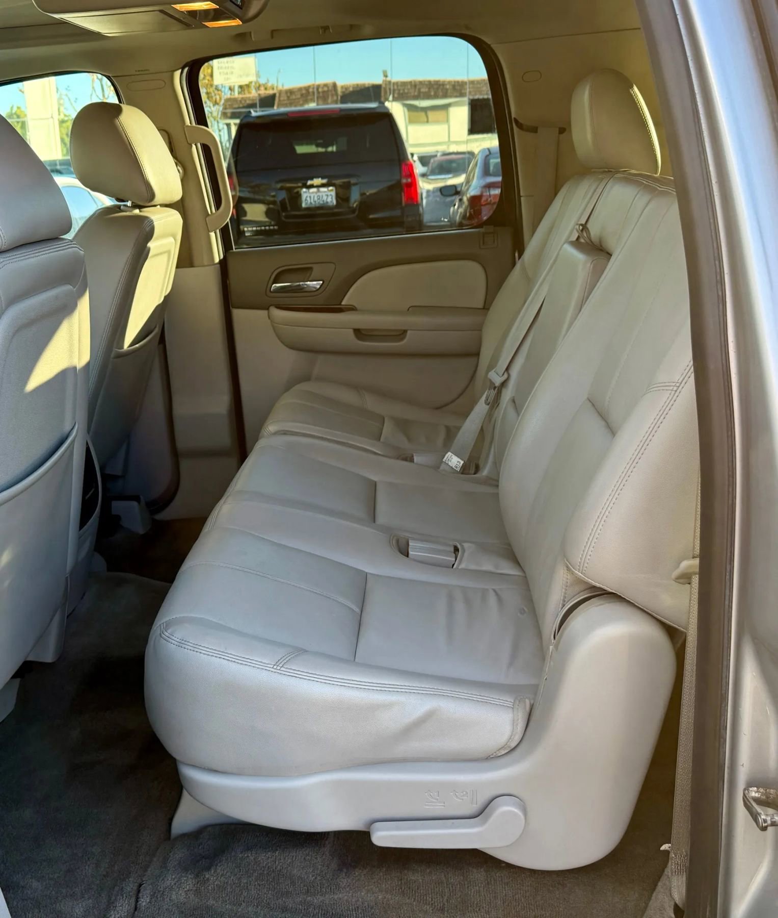 Used 2014 Chevrolet Suburban LT w/ Luxury Package image 10