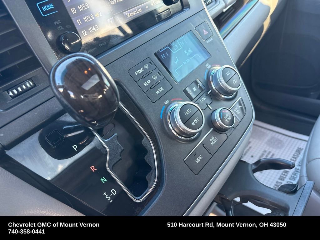 Used 2017 Toyota Sienna L image 19