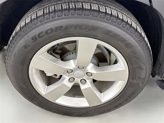 Certified 2023 Land Rover Defender 110 SE image 33