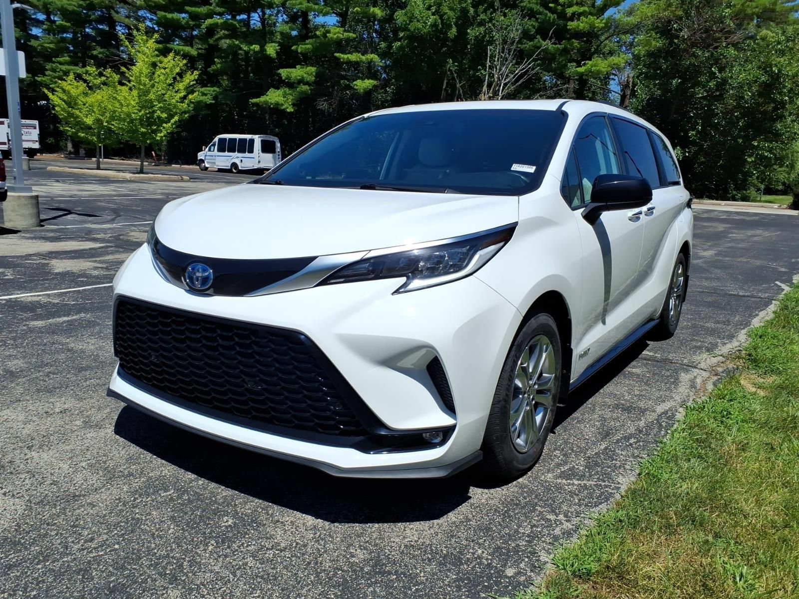 Used 2021 Toyota Sienna XSE AWD/4WD image 4
