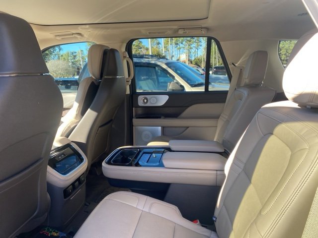 Used 2023 Lincoln Navigator Reserve image 11