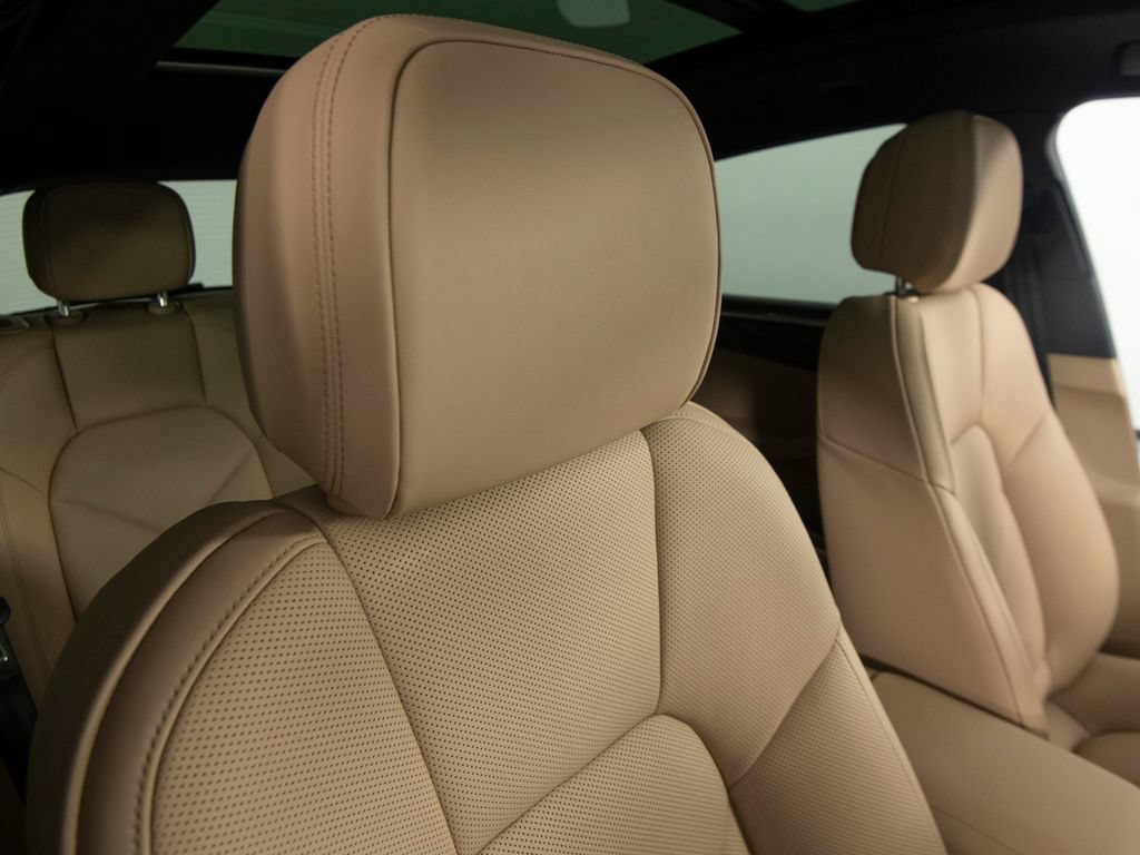 New 2026 Porsche Macan AWD/4WD image 38