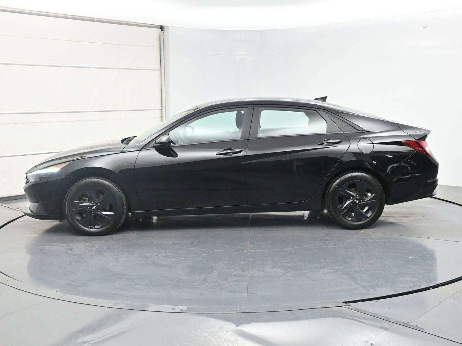Used 2022 Hyundai Elantra SEL w/ Convenience Package FWD image 18