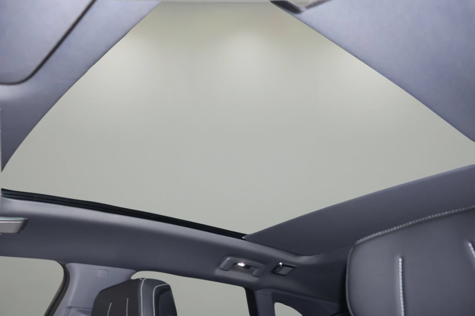 New 2026 Cadillac Optiq Luxury 2 RWD image 28