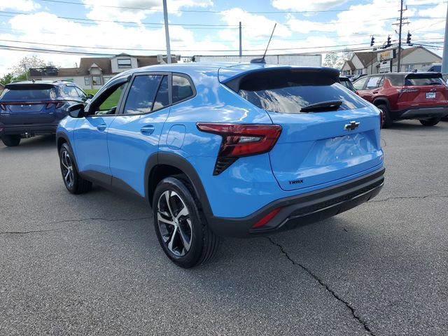 Certified 2024 Chevrolet Trax RS w/ Driver Confidence Package FWD image 3