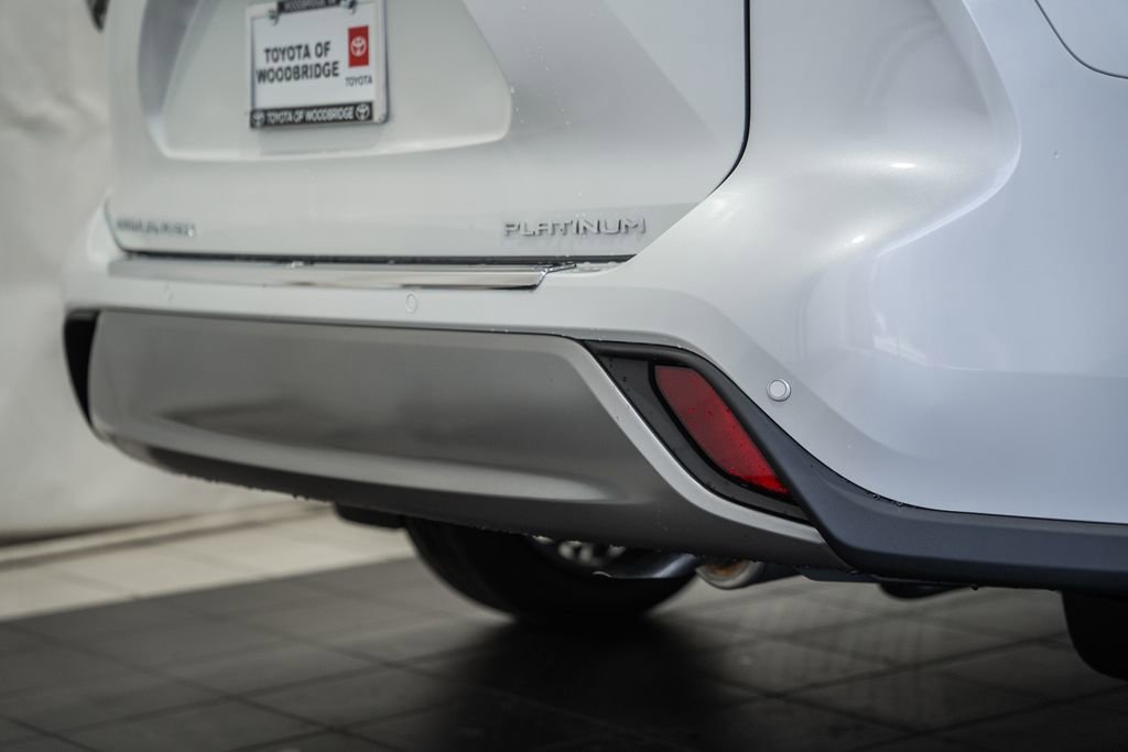 New 2026 Toyota Highlander Platinum image 9