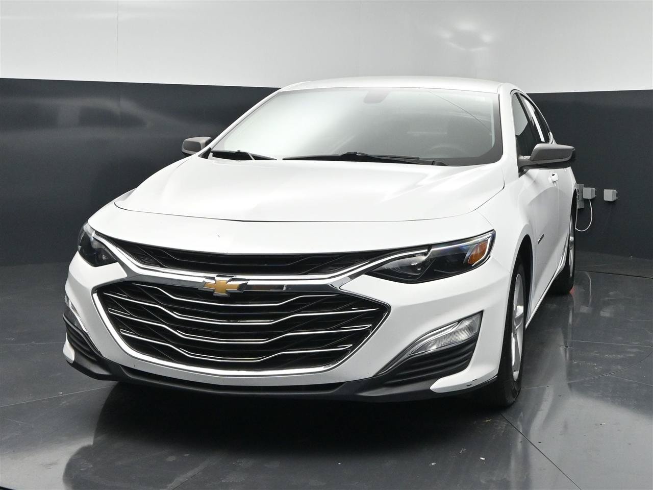 Used 2020 Chevrolet Malibu LS FWD image 2