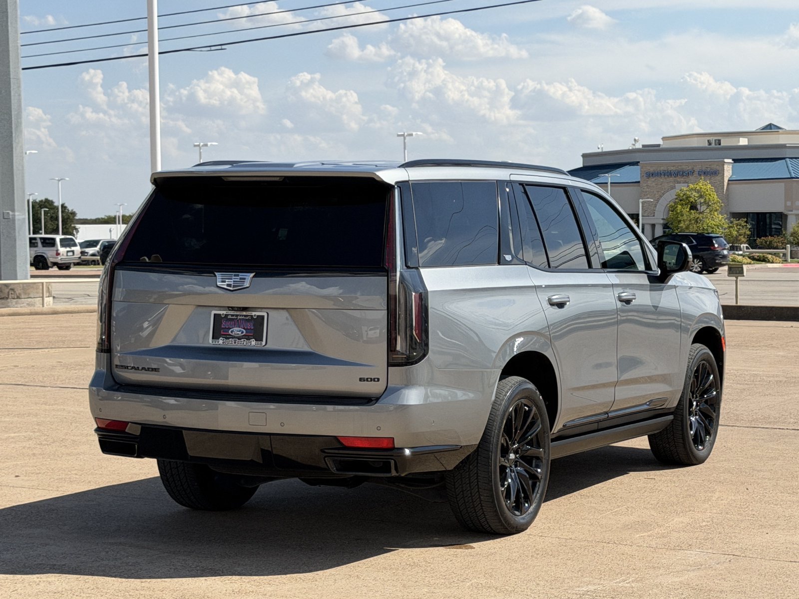 Used 2024 Cadillac Escalade Sport Platinum w/ LPO, ONYX Package AWD/4WD image 4