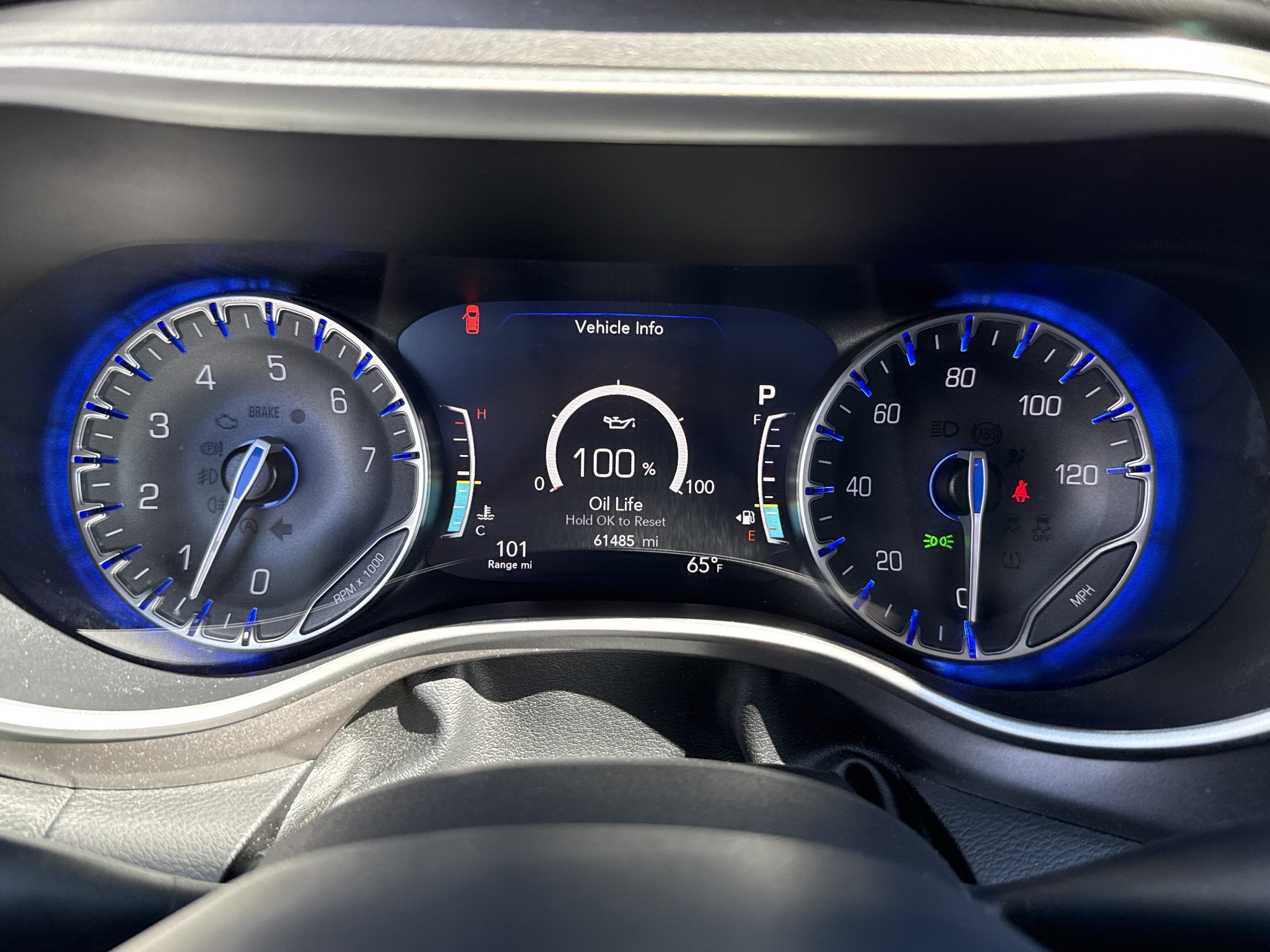 Used 2024 Chrysler Pacifica Touring-L FWD image 21
