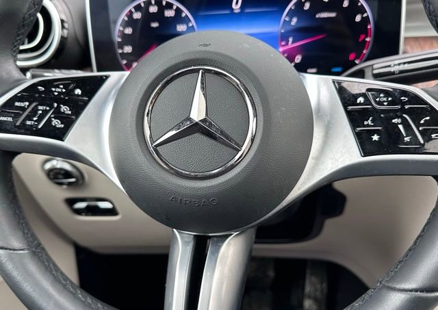 Used 2024 Mercedes-Benz GLC 300 4MATIC image 16