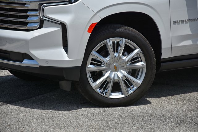 Used 2024 Chevrolet Suburban High Country image 2