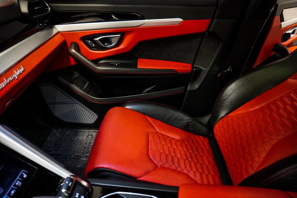 Used 2019 Lamborghini Urus AWD/4WD image 31