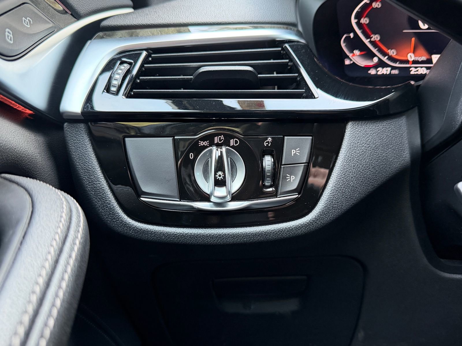 Certified 2023 BMW 530i w/ Premium Package image 22