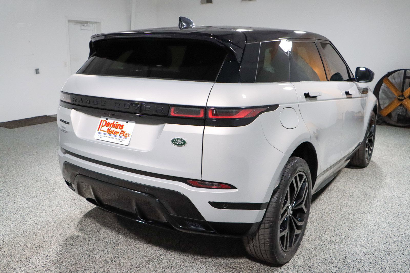 Used 2022 Land Rover Range Rover Evoque R-Dynamic S image 7
